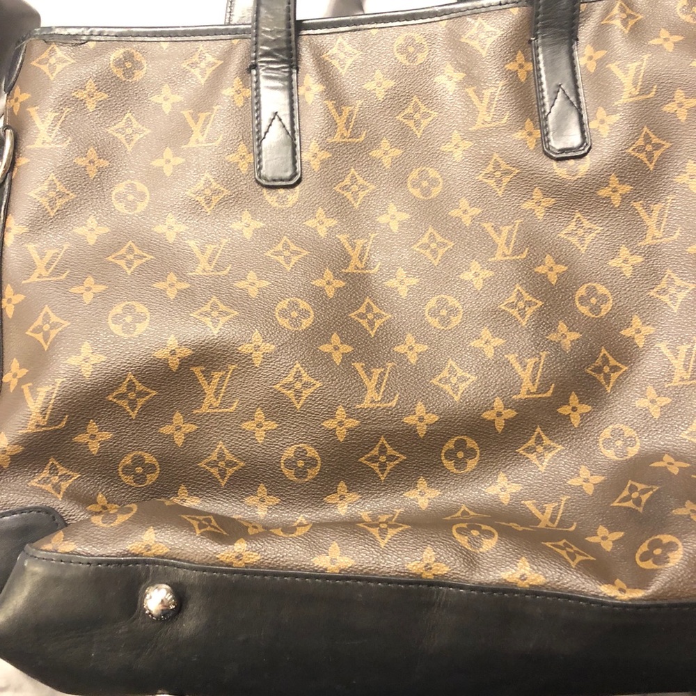 Authentic Louis Vuitton tote Retail price $1730